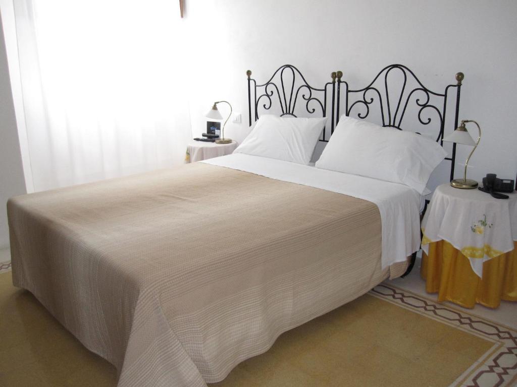 Hotel Santa Marina Antica Foresteria Santa Marina Salina Habitación foto